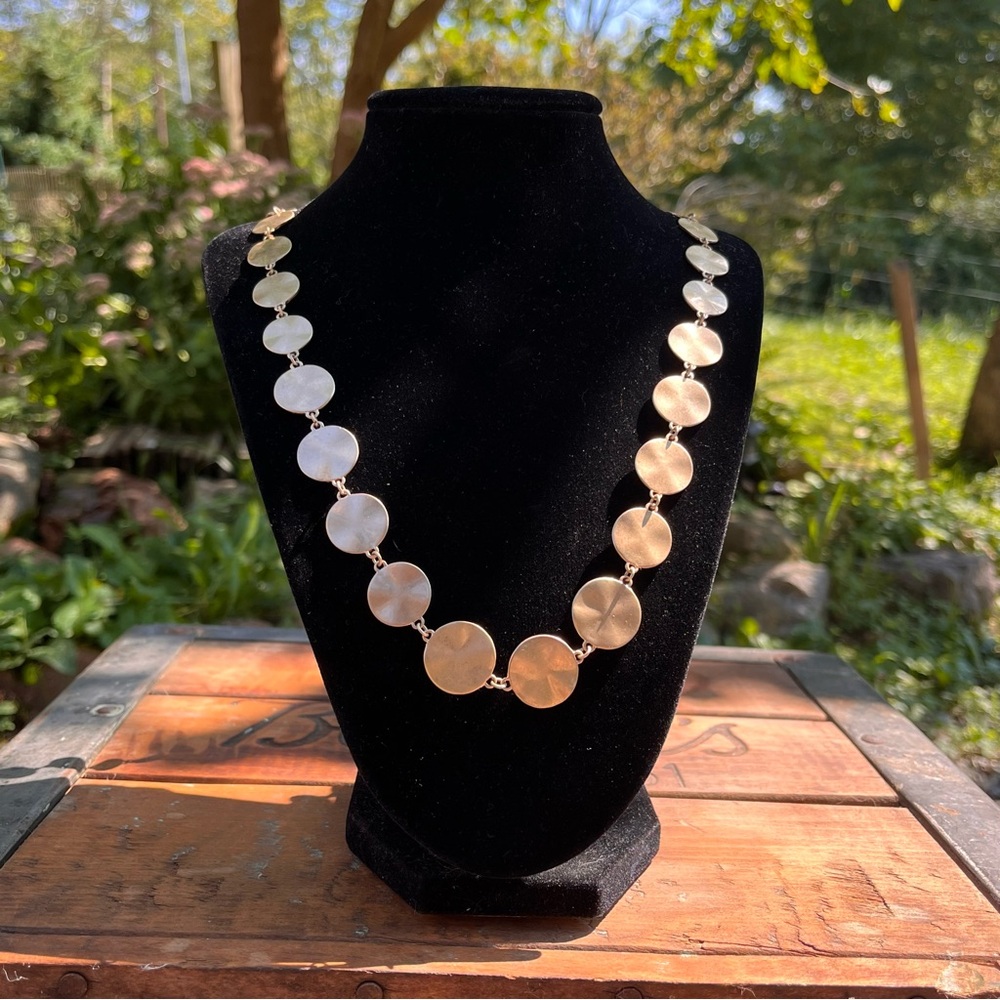 Elegant Gold Disc Necklace